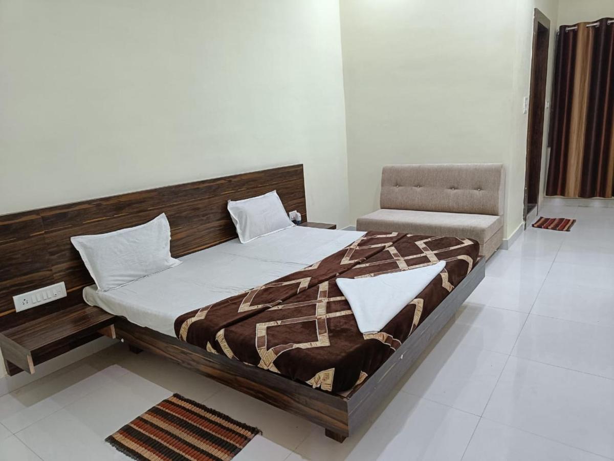 Hotel Parag Palace Jabalpur Esterno foto