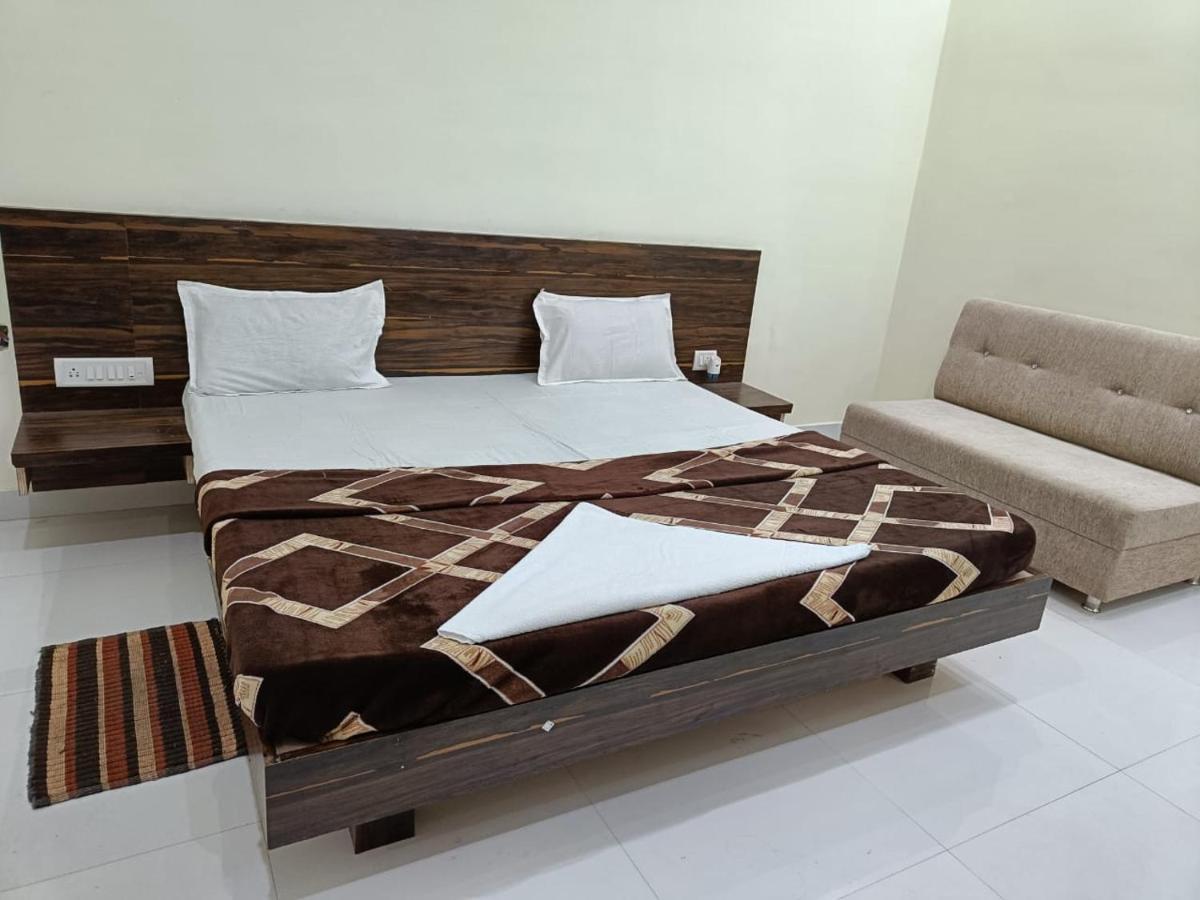 Hotel Parag Palace Jabalpur Esterno foto